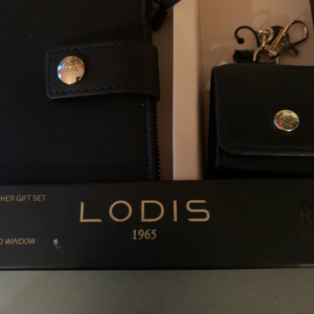 Lodis, NEW IN BOX, BLACK 100 percent genuine leather gift set. - Picture 10 of 10
